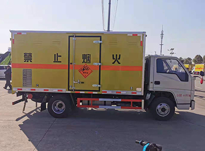 中卫爆破器材运输车技术升级与安全合规新趋势